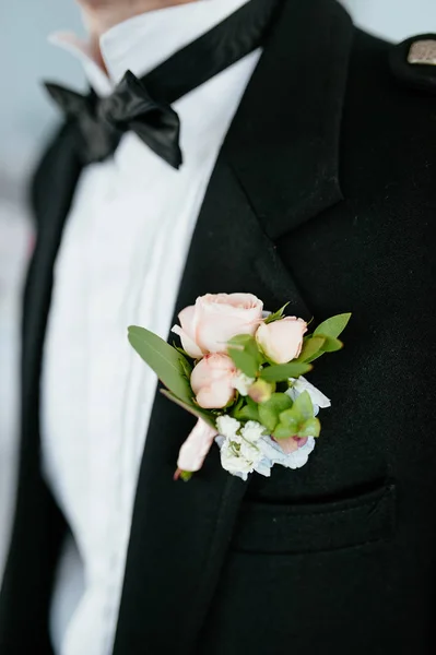 Μπουτονιέρα γαμπρού. Γάμος στυλ. — Φωτογραφία Αρχείου