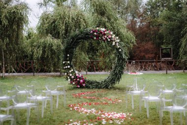 yeşil düğün kemeri, yuvarlak düğün kemeri, doğada