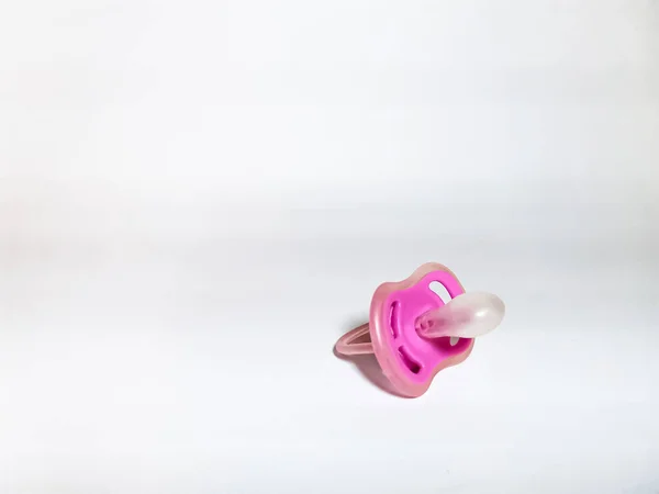 白い背景のピンクのペースメーカー — ストック写真