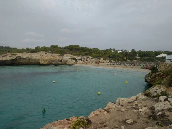 Uitzicht Vanaf Hoge Oever Naar Het Zandstrand Baai Van Cala — Stockfoto