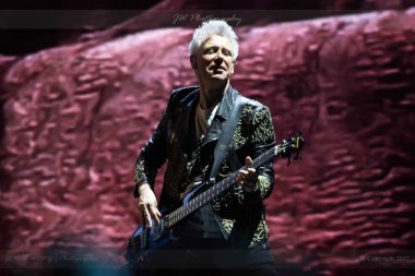 U2 - Maltepe 30 yıl yıldönümü-Adam Clayton
