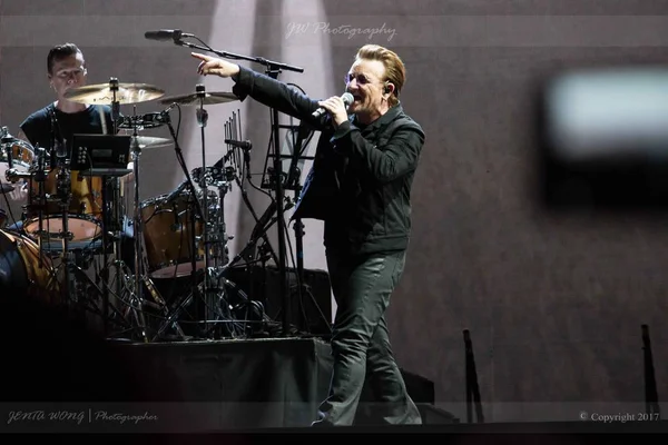 U2 - Joshua Tree 30 yıl yıldönümü - Bono, solist