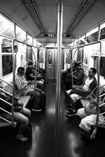 Un día en la vida: estaciones de metro de Nueva York — Foto de Stock