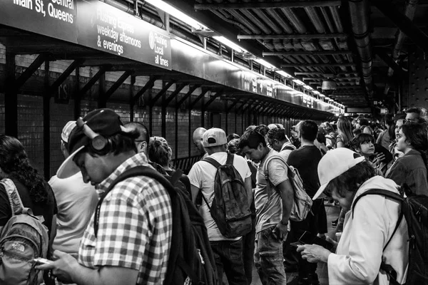 Un día en la vida: estaciones de metro de Nueva York — Foto de Stock