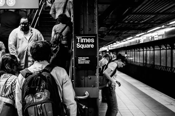 Un día en la vida: estaciones de metro de Nueva York — Foto de Stock