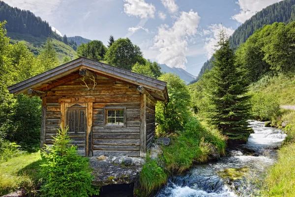 Paisaje de los Alpes europeos del valle de Schwarzachtal en Zillertal (Au —  Fotos de Stock