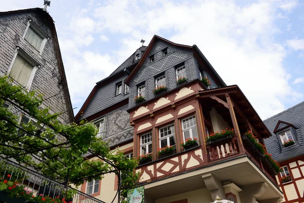 Stadsgezicht van dorp Beilstein op de rivier de Moezel in Duitsland. — Stockfoto