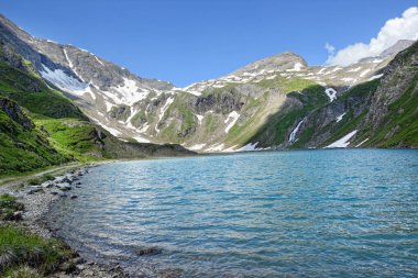 Yaz aylarında kar ile Grossglocker dağ alanı.
