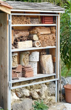 Böcek hotel vahşi yalnız arılar ve diğer böcekler için