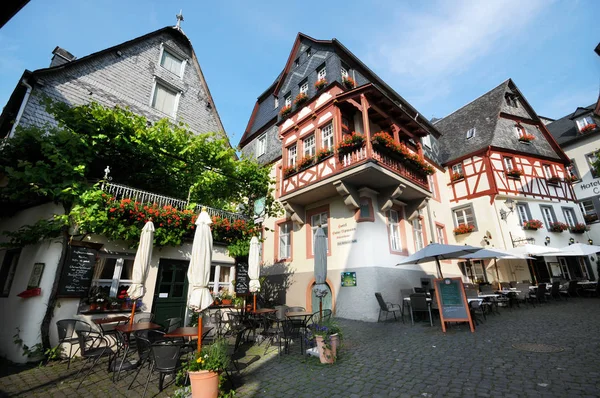 Paisaje urbano de la aldea Beilstein en el río Mosela en Alemania . —  Fotos de Stock