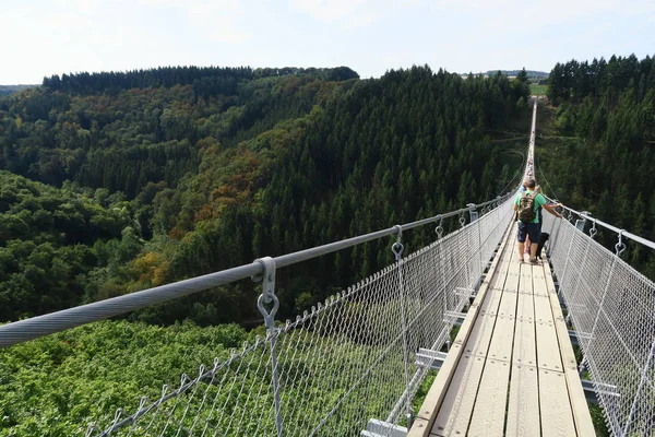 Ponte de suspensão simples Geierlay em Moersdorf em Hunsrueck moun — Fotografia de Stock