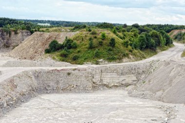 kalker ocağı içine havadan görünümü 