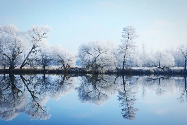 ハーフェル川 (Havelland、ドイツに霧氷の風景) ストック画像