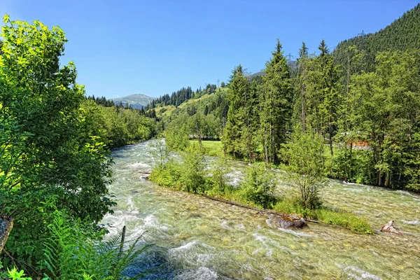 Циллертальная долина в Европейских Альпах (Австрия) в летнее время период . — стоковое фото
