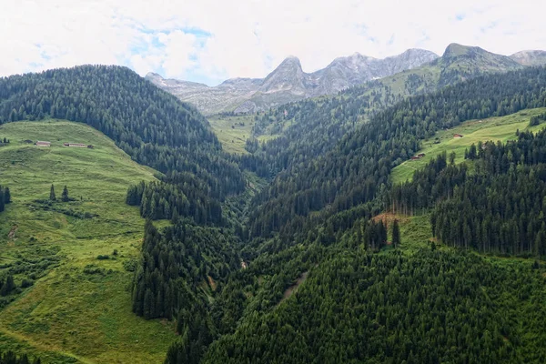 Vista panorámica al valle zillertal en la carretera de Gerlos — Foto de Stock