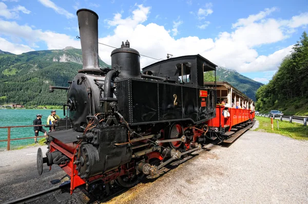 Locomotora de vapor histórica en el ferrocarril del lago Achensee en tirol — Foto de Stock