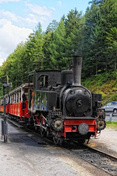 Locomotora de vapor histórica en el ferrocarril del lago Achensee en tirol  ( — Foto de Stock