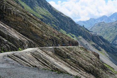 Grossglockner dağ ve Pasterz bir yol boyunca yürüyüş uzun yürüyüşe çıkan kimse