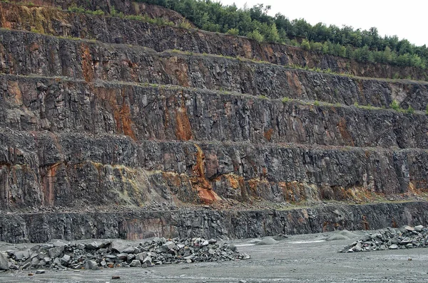 斑岩石の鉱山採石場に表示します。 — ストック写真