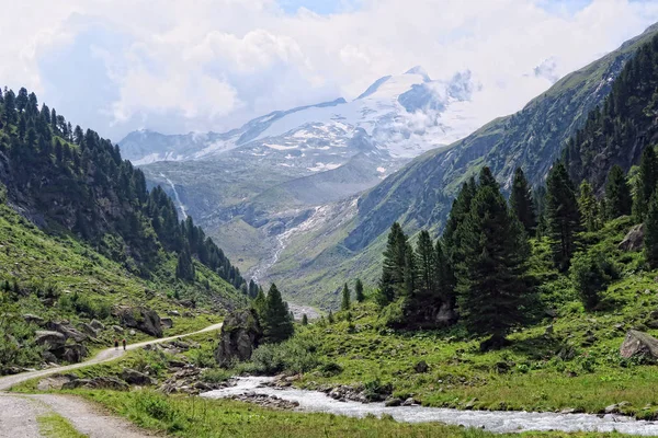 Paisaje de los Alpes europeos del valle de Zillertal (Tirol Austria ) — Foto de Stock