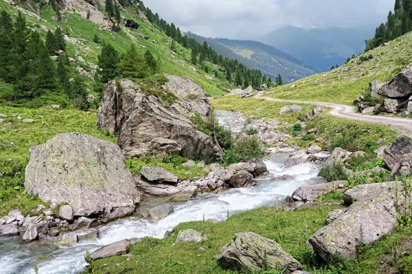 Paisaje de los Alpes europeos del valle de Zillertal (Tirol Austria ) — Foto de Stock