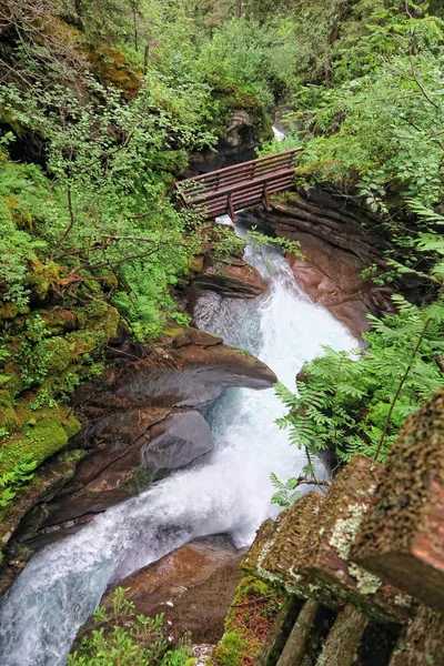 Cachoeira de Leiternkammerklamm desfiladeiro em Wilder-Gerlostal (Tirol — Fotografia de Stock