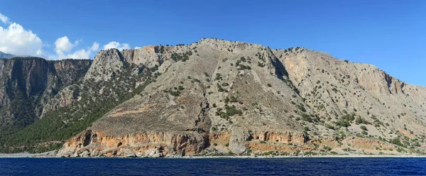 Panoramisch beeld van Crete (Griekenland) bergen van Libische zee-zijde. — Stockfoto