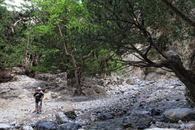 İnsanlar aracılığıyla Samiriye Gorge Girit (Yunanistan, hiking)