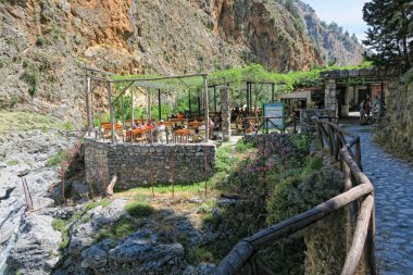 İnsanlar aracılığıyla Samiriye Gorge Girit (Yunanistan, hiking)