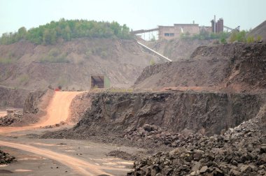 stonecrusher taş ocağı madende. madencilik sektörü.