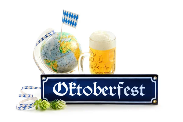 慕尼黑啤酒节金属标志与项目喜欢啤酒杯子地球仪巴瓦尔 — 图库照片