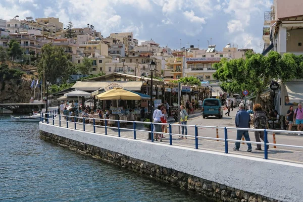 Stadtbild von Agios Nikola Beton lizenzfreie Stockbilder