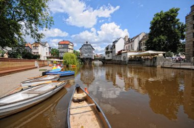 Bad Kreuznach Cityscape onun tarihi Köprüsü evleriyle
