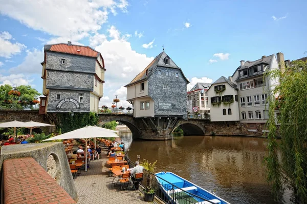 Αστικό τοπίο της Bad Kreuznach με ιστορική γέφυρα σπίτια — Φωτογραφία Αρχείου