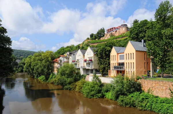 Bad Kreuznach Cityscape tarihi evleri ve vineya ile