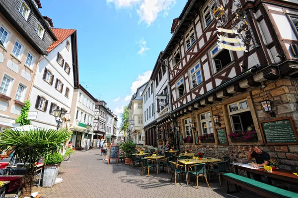 Paisaje urbano de Bad Kreuznach con sus casas históricas y restaurantes — Foto de Stock