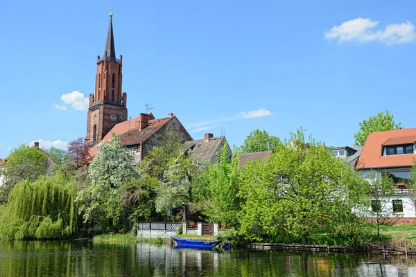 St. Marien Andreas kostel z Ratheow na jaře (Německo) — Stock fotografie