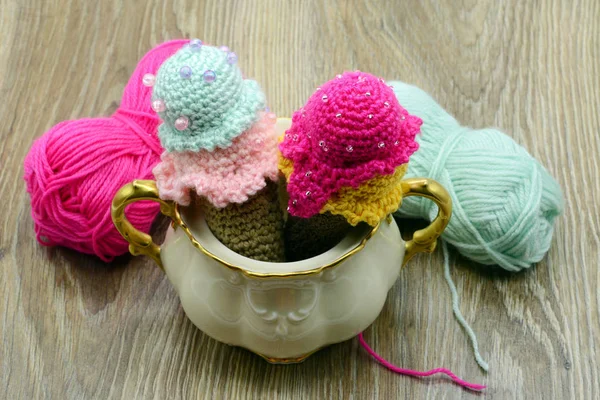 Crochet ice cream cone with wool on table background. — Stock Photo, Image