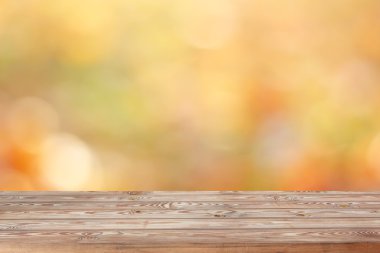 Altın arka plan bulanık boş ahşap tablo.