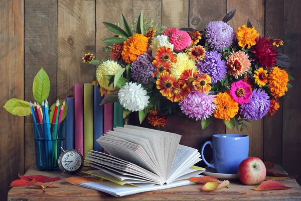 Okula dönüş. 1 Eylül, bilgi günü, öğretmenler günü. 