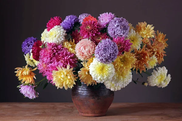 Autumn bouquet of asters and chrysanthemums. — Stock Photo, Image