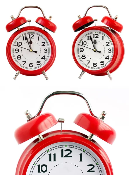 Reloj despertador rojo sobre fondo blanco — Foto de Stock