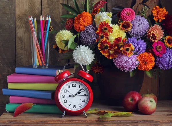 Okula dönüş. Öğretmenin gün. 1 Eylül.