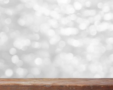 Beyaz bokeh soyut arkaplanda tahta masa üstü