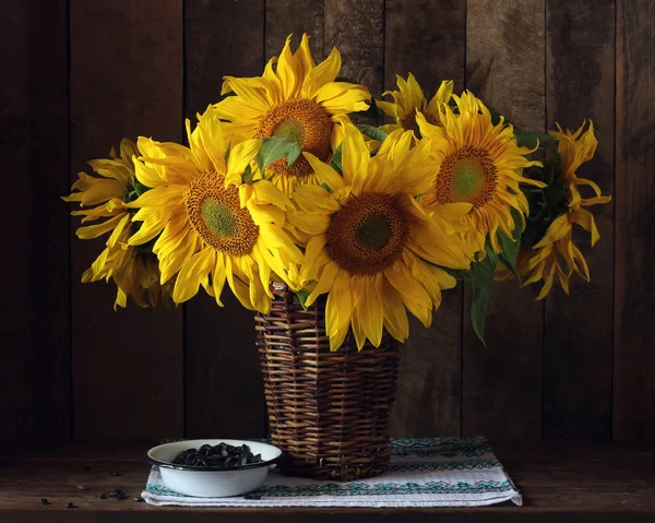 Bouquet of sunflowers in a basket.  Rustic still life. — Stock Photo, Image