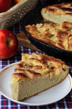 bir parça--dan elma kek.