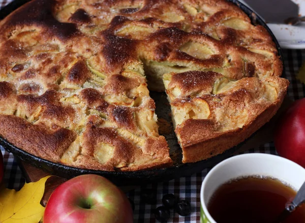 Elmalı turta, en iyi görünüm. Natürmort, gıda.