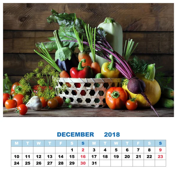 Calendario per dicembre 2018 con nature morte. Verdure fresche in — Foto Stock