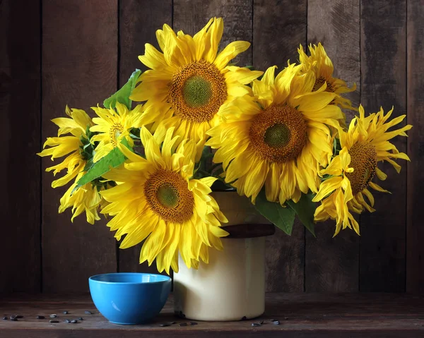 Bouquet of sunflowers in a can on the table. — Stock Photo, Image