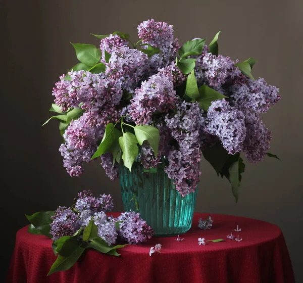 紫色のライラック、開花枝の庭の花束 — ストック写真